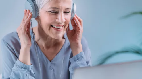 Déficience auditive chez les seniors : prévention et dépistage