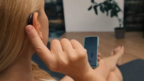 Comment fonctionnent les appareils auditifs connectés ?