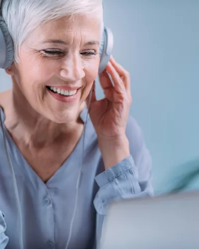 Déficience auditive chez les seniors : prévention et dépistage