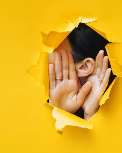 Quels sont les signes d’une perte auditive ? Les symptômes qui doivent alerter