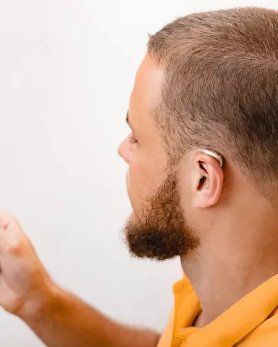 Pourquoi connecter ses appareils auditifs à son smartphone ?